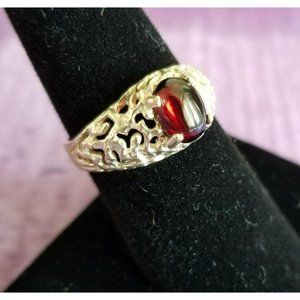 Sterling Silver Garnet Ring Cabochon Style Pretty Shank Size 8.25 LH583